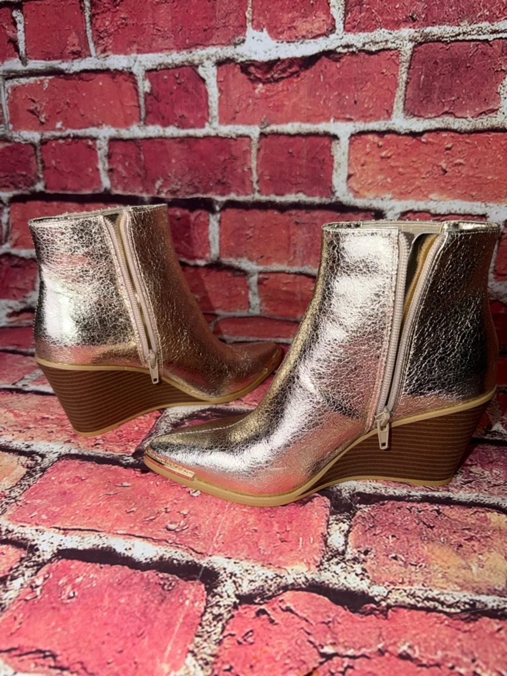 BCBGeneration Women’s Jacksin Wedge Ankle Chelsea Boots size 6 new